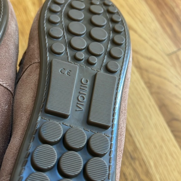 VIONIC Dayna Snakeskin Suede Moccasins Brown Orthotic Sandal, Size 8 - Picture 7 of 8